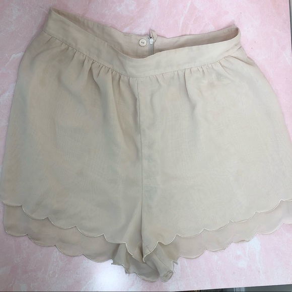 H&M Pants - H&M cream blouson shorts